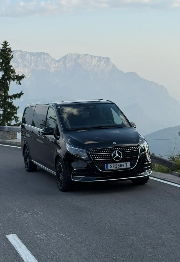 Taxi & Touren Salzburg – moderner Mercedes Van für private Transfers in den Alpen